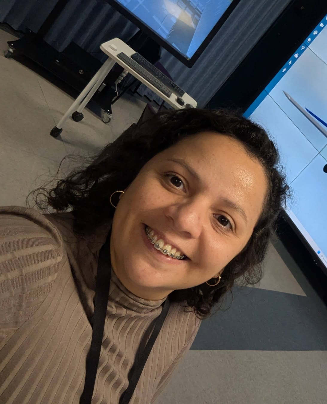 Viviane Adriano Falcão 